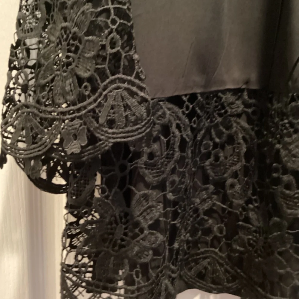 SoTeer V Neck Loose Top Flare Sleeve Lace Splice Blouse - Picture 3 of 8